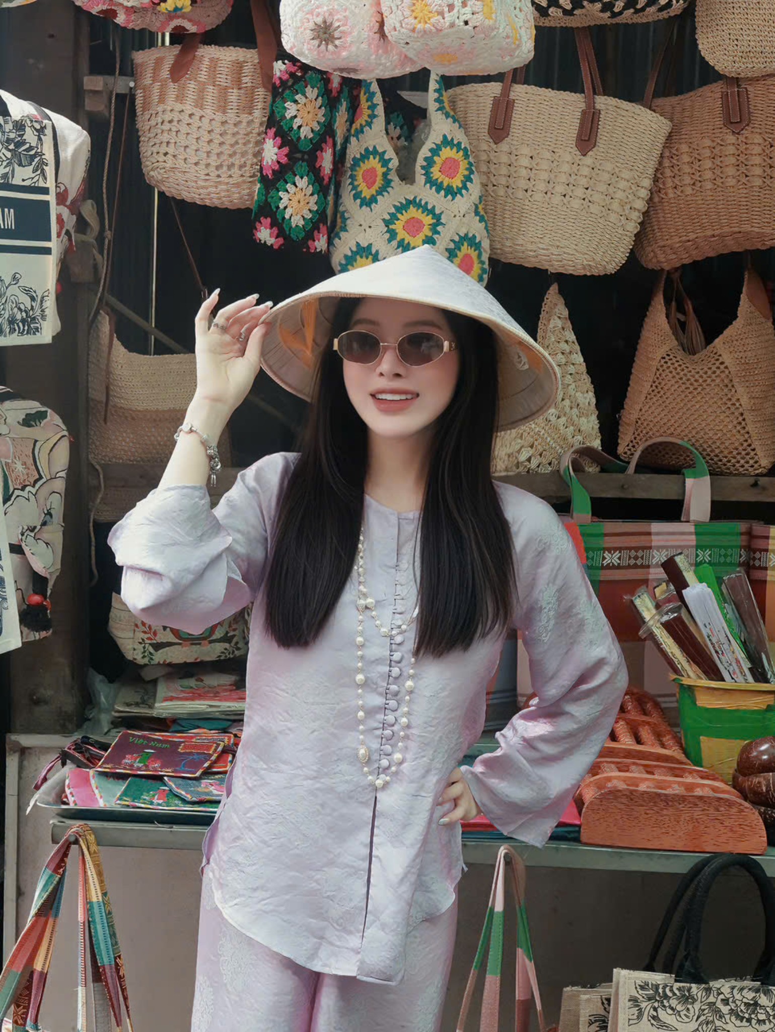 Check-in áo bà ba Cồn Thới Sơn với áo pastel và nón lá