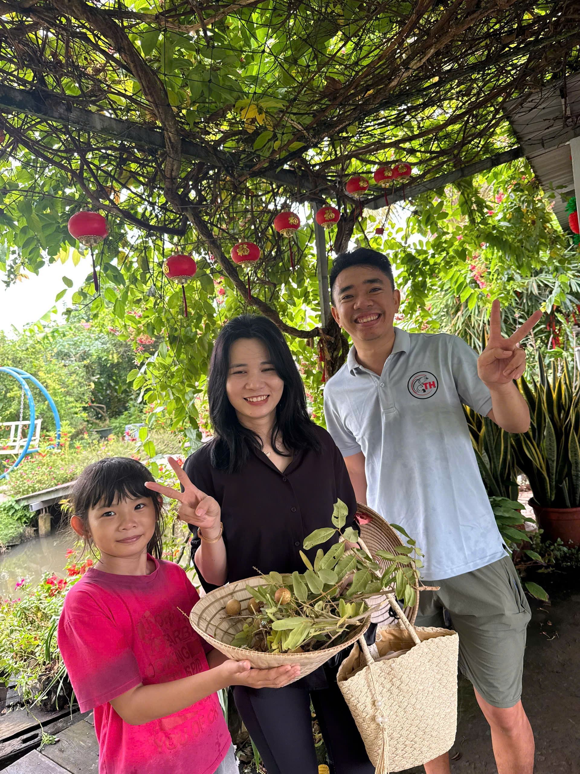 Trải nghiệm hái trái cây tại vườn giữa không gian xanh